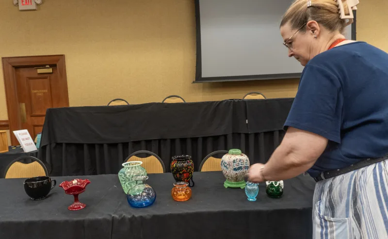 Fenton glass collectors gather in Vienna for society’s 36th convention